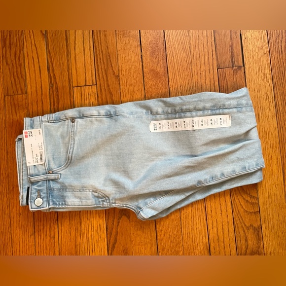 Uniqlo Ultra Stretch Skinny-Fit Jeans NWT - Picture 2 of 2